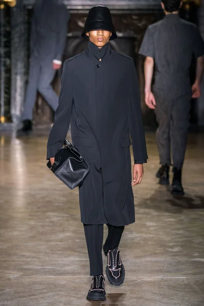 Look 14